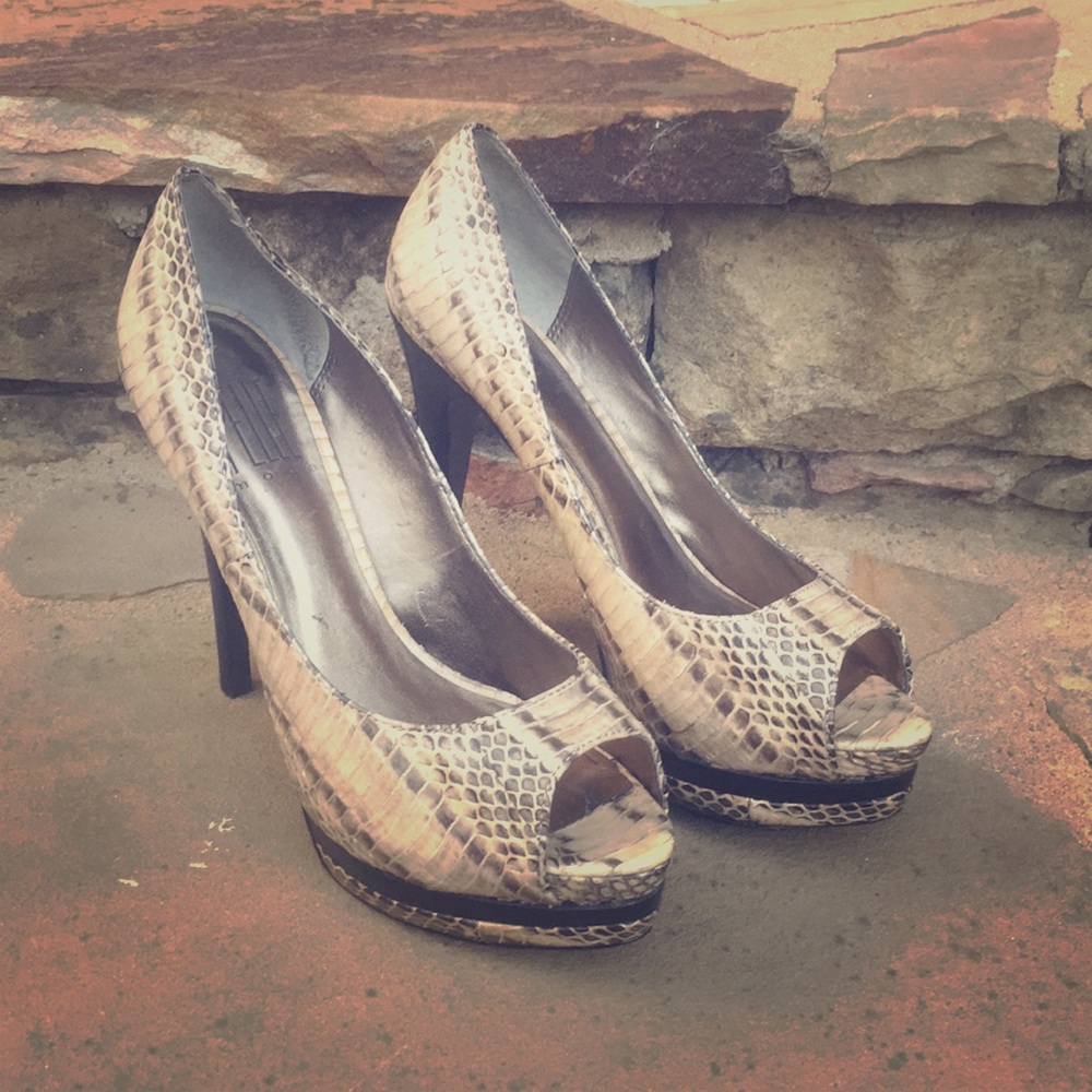 Pelle Moda heels